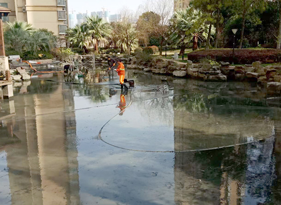 平川景观池淤泥清理